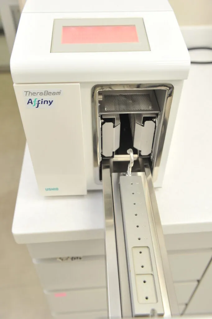 光機能化インプラント